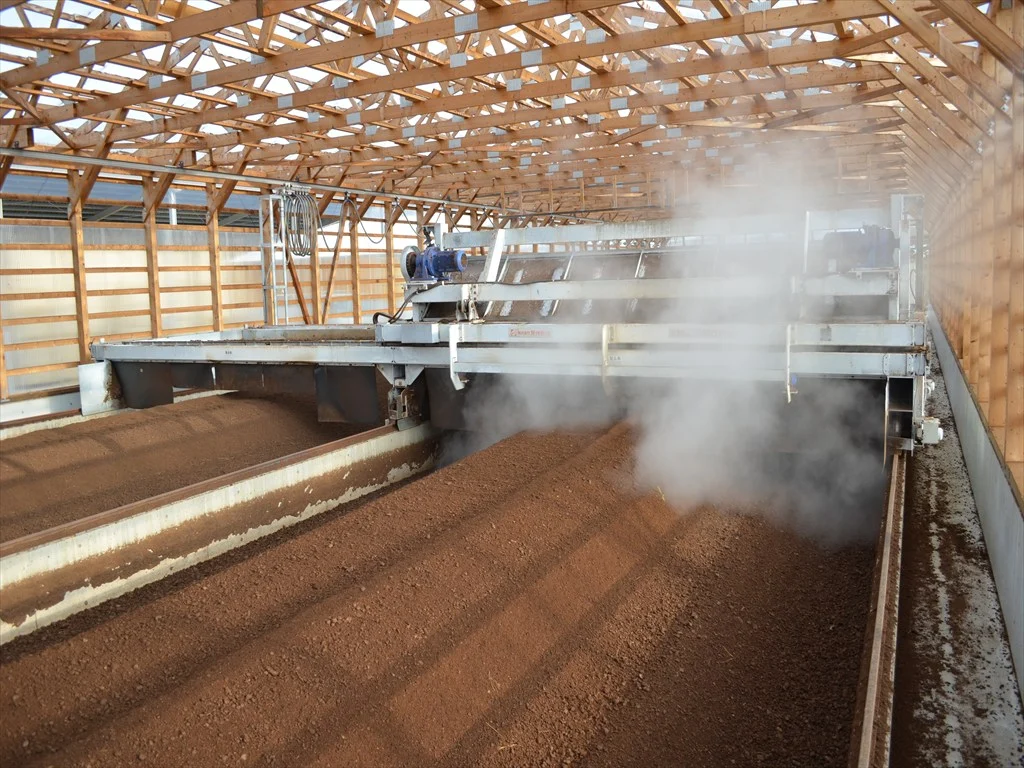 KNLL kompost makinesi çalışırken